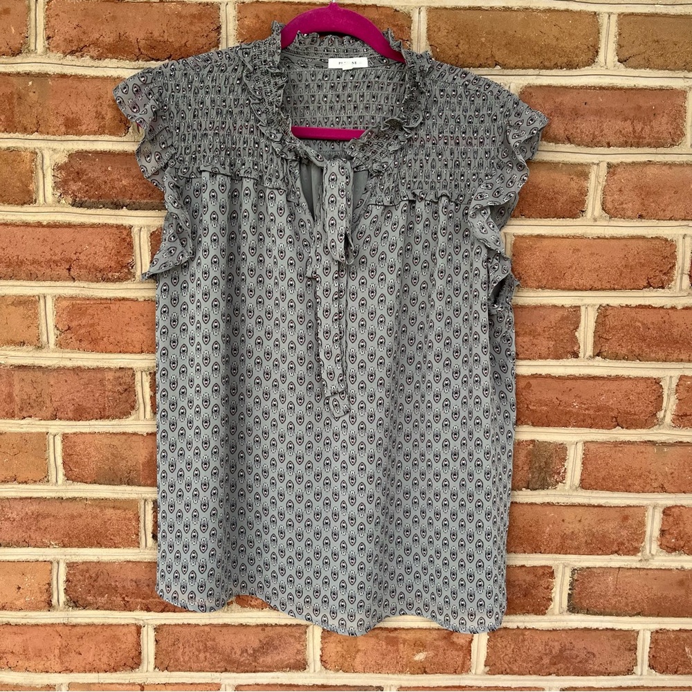 Pleione Gray Flutter Sleeve Blouse   Size Large